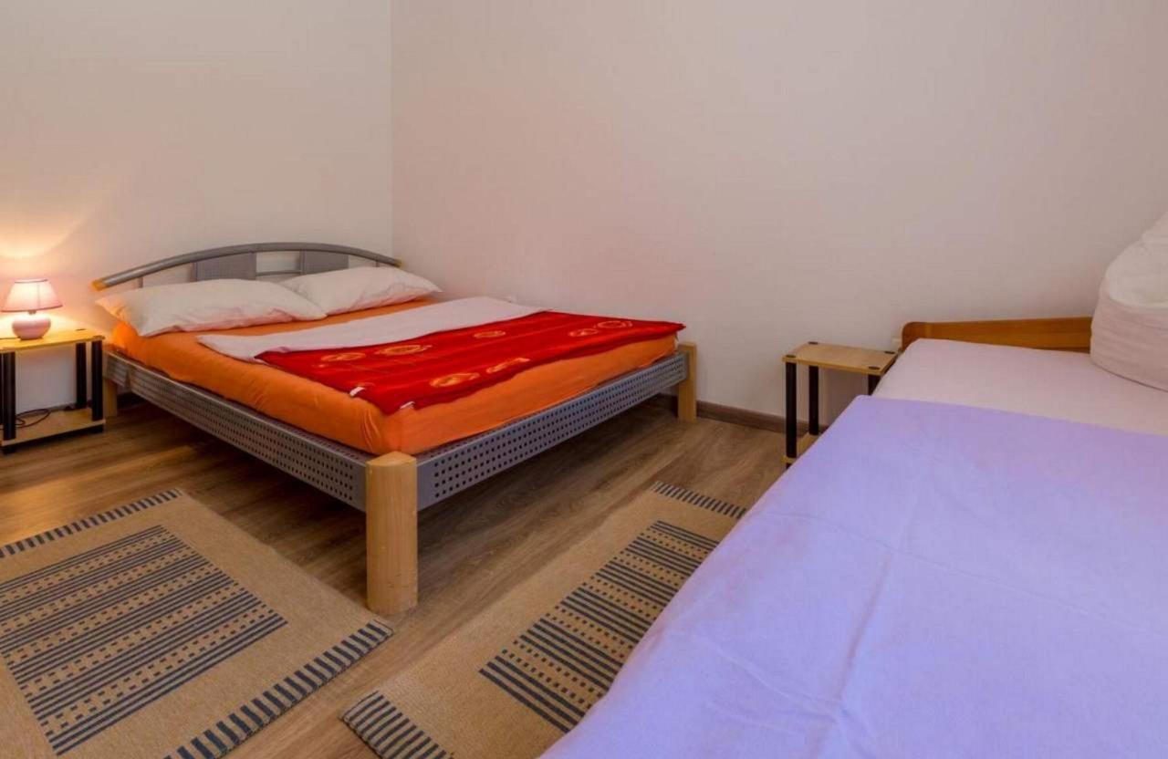 Navy Apartments Jadranovo Eksteriør billede