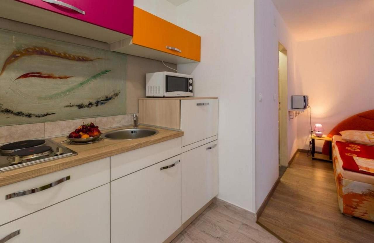 Navy Apartments Jadranovo Eksteriør billede