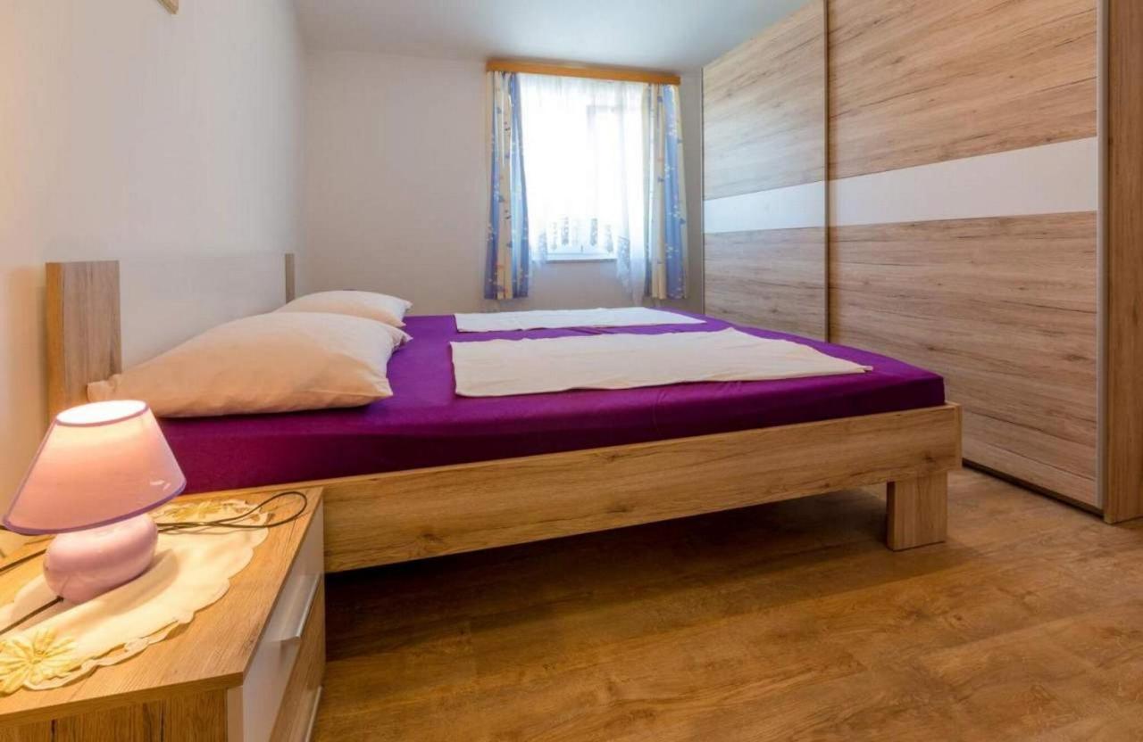 Navy Apartments Jadranovo Eksteriør billede