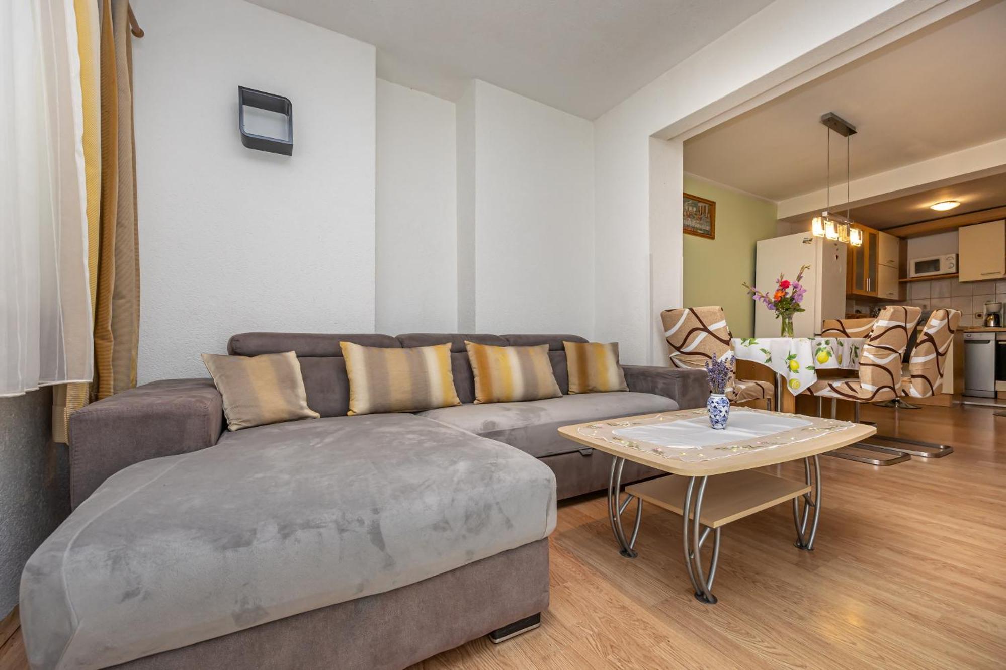 Navy Apartments Jadranovo Eksteriør billede
