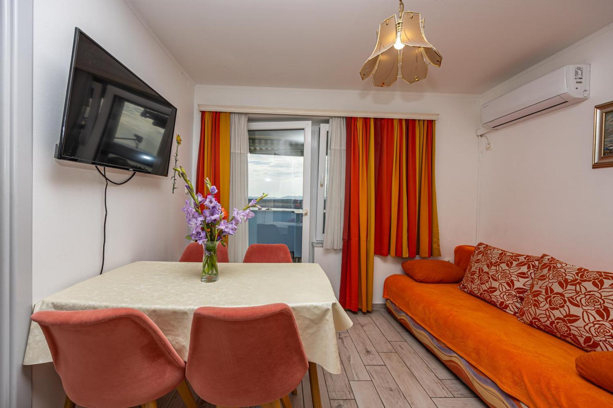 Navy Apartments Jadranovo Eksteriør billede
